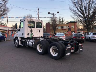 2013 Freightliner CASCADIA 113   - Photo 4 - Portland, OR 97266