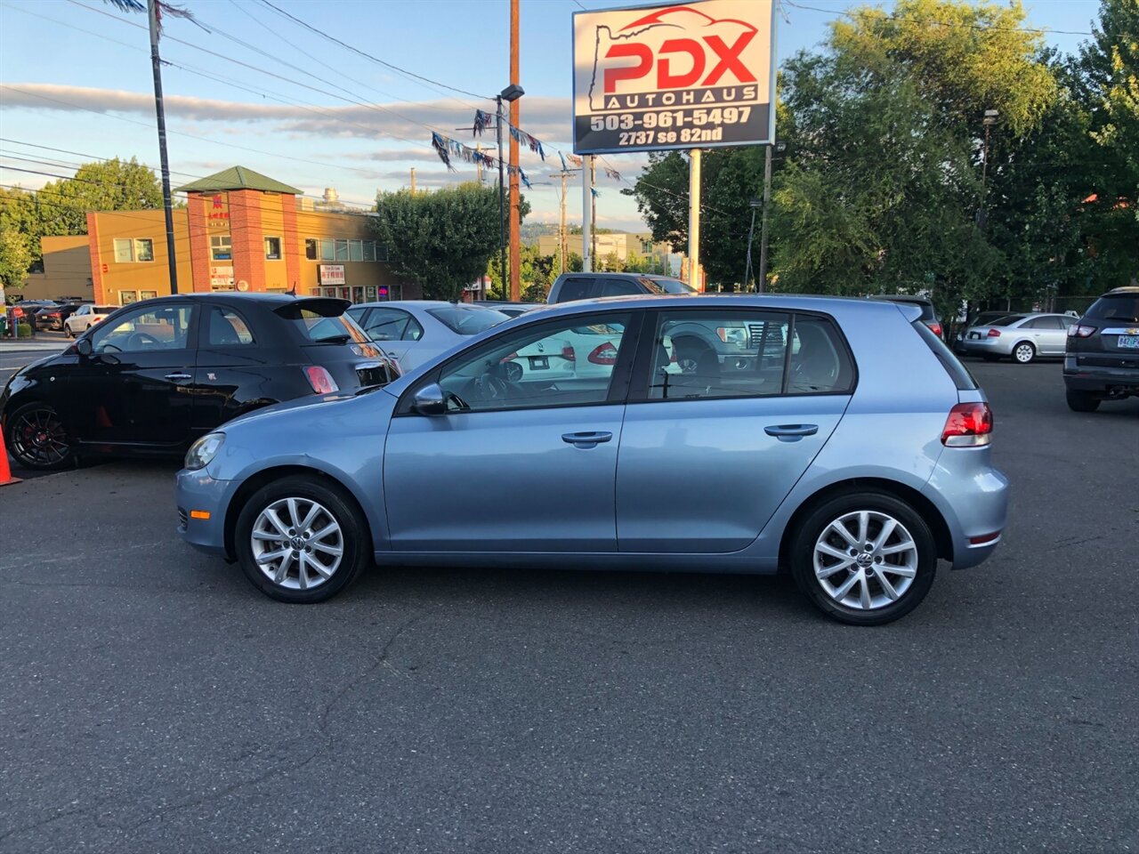 2011 Volkswagen Golf 2.5L PZEV - Photo 1 - Portland, OR 97266