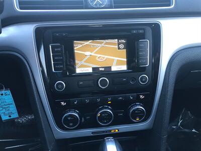2012 Volkswagen Passat V6 SE - Photo 14 - Portland, OR 97266