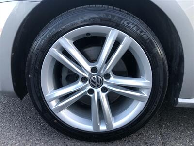 2012 Volkswagen Passat V6 SE - Photo 16 - Portland, OR 97266