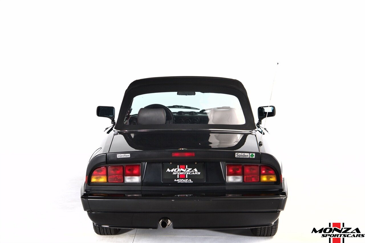 1989 Alfa Romeo Spider Quadrifoglio - Photo 17 - Houston, TX 77024
