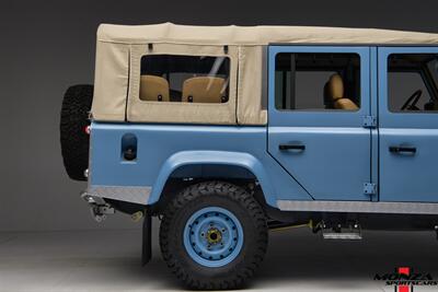 1998 Land Rover Defender 110   - Photo 38 - Houston, TX 77024