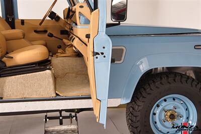 1998 Land Rover Defender 110   - Photo 67 - Houston, TX 77024