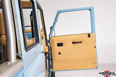 1998 Land Rover Defender 110   - Photo 89 - Houston, TX 77024