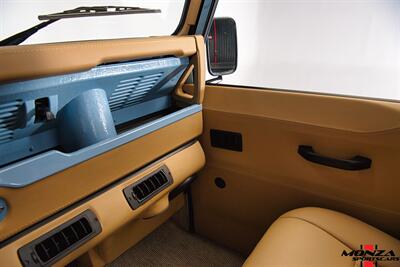 1998 Land Rover Defender 110   - Photo 116 - Houston, TX 77024