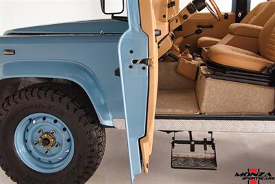 1998 Land Rover Defender 110   - Photo 64 - Houston, TX 77024