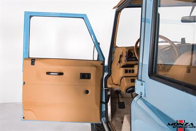 1998 Land Rover Defender 110   - Photo 149 - Houston, TX 77024