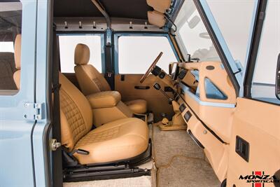 1998 Land Rover Defender 110   - Photo 146 - Houston, TX 77024