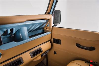 1998 Land Rover Defender 110   - Photo 137 - Houston, TX 77024