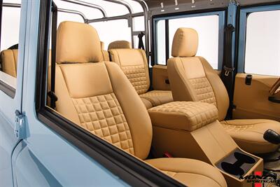 1998 Land Rover Defender 110   - Photo 69 - Houston, TX 77024