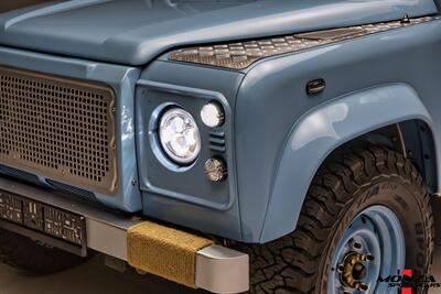 1998 Land Rover Defender 110   - Photo 34 - Houston, TX 77024