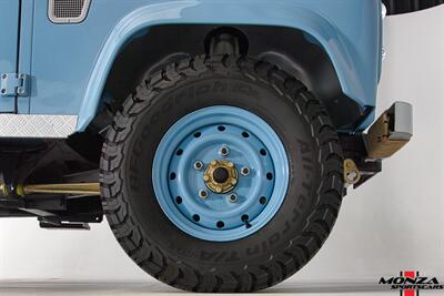 1998 Land Rover Defender 110   - Photo 21 - Houston, TX 77024