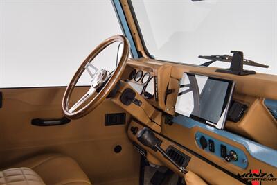 1998 Land Rover Defender 110   - Photo 145 - Houston, TX 77024