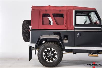 1999 Land Rover Defender 90   - Photo 13 - Houston, TX 77024