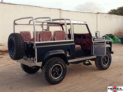2025 Land Rover Defender 90   - Photo 5 - Houston, TX 77024