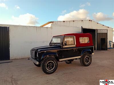 2025 Land Rover Defender 90   - Photo 17 - Houston, TX 77024