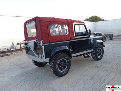 2025 Land Rover Defender 90   - Photo 10 - Houston, TX 77024
