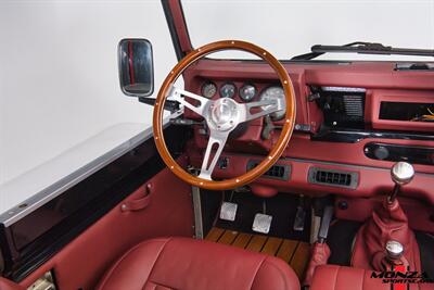 1999 Land Rover Defender 90   - Photo 144 - Houston, TX 77024