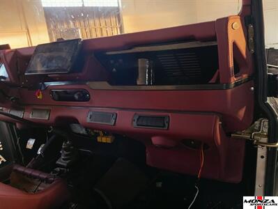 2025 Land Rover Defender 90   - Photo 20 - Houston, TX 77024