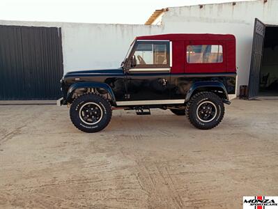 2025 Land Rover Defender 90   - Photo 8 - Houston, TX 77024