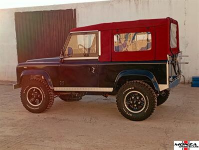 2025 Land Rover Defender 90   - Photo 11 - Houston, TX 77024