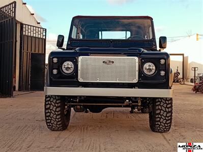 2025 Land Rover Defender 90   - Photo 3 - Houston, TX 77024