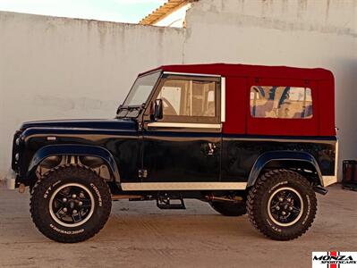 2025 Land Rover Defender 90   - Photo 12 - Houston, TX 77024