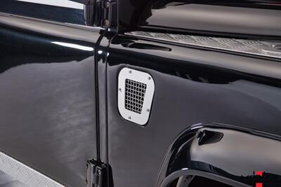 1999 Land Rover Defender 90   - Photo 16 - Houston, TX 77024