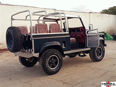 2025 Land Rover Defender 90   - Photo 4 - Houston, TX 77024