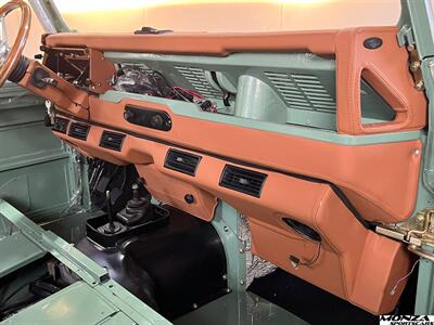 1999 Land Rover Defender 90   - Photo 11 - Houston, TX 77024