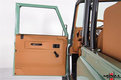 1999 Land Rover Defender 90   - Photo 132 - Houston, TX 77024