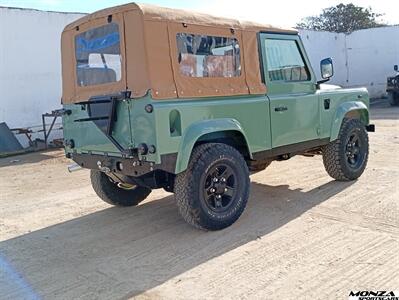 1999 Land Rover Defender 90   - Photo 8 - Houston, TX 77024