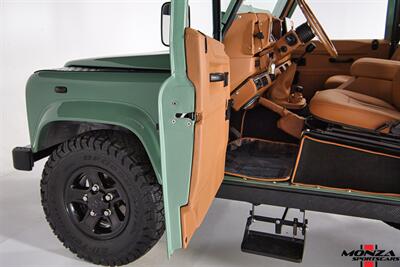 1999 Land Rover Defender 90   - Photo 133 - Houston, TX 77024