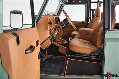 1999 Land Rover Defender 90   - Photo 131 - Houston, TX 77024