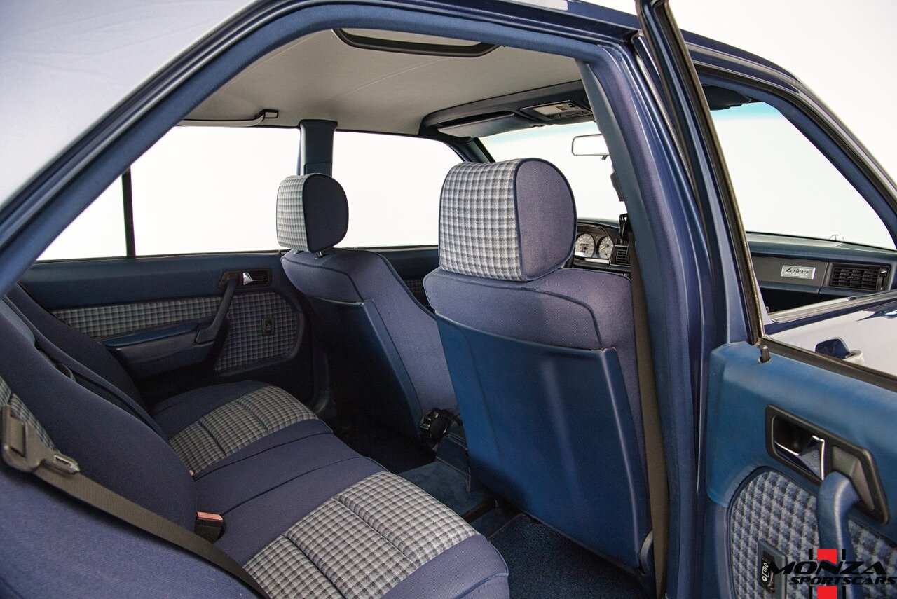 1990 Mercedes-Benz 2.6   - Photo 95 - Houston, TX 77024