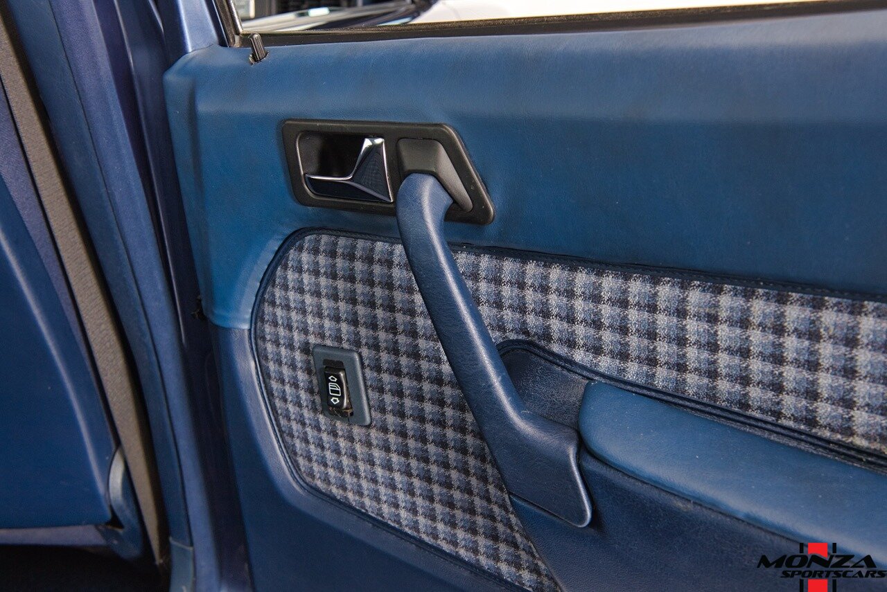 1990 Mercedes-Benz 2.6   - Photo 98 - Houston, TX 77024