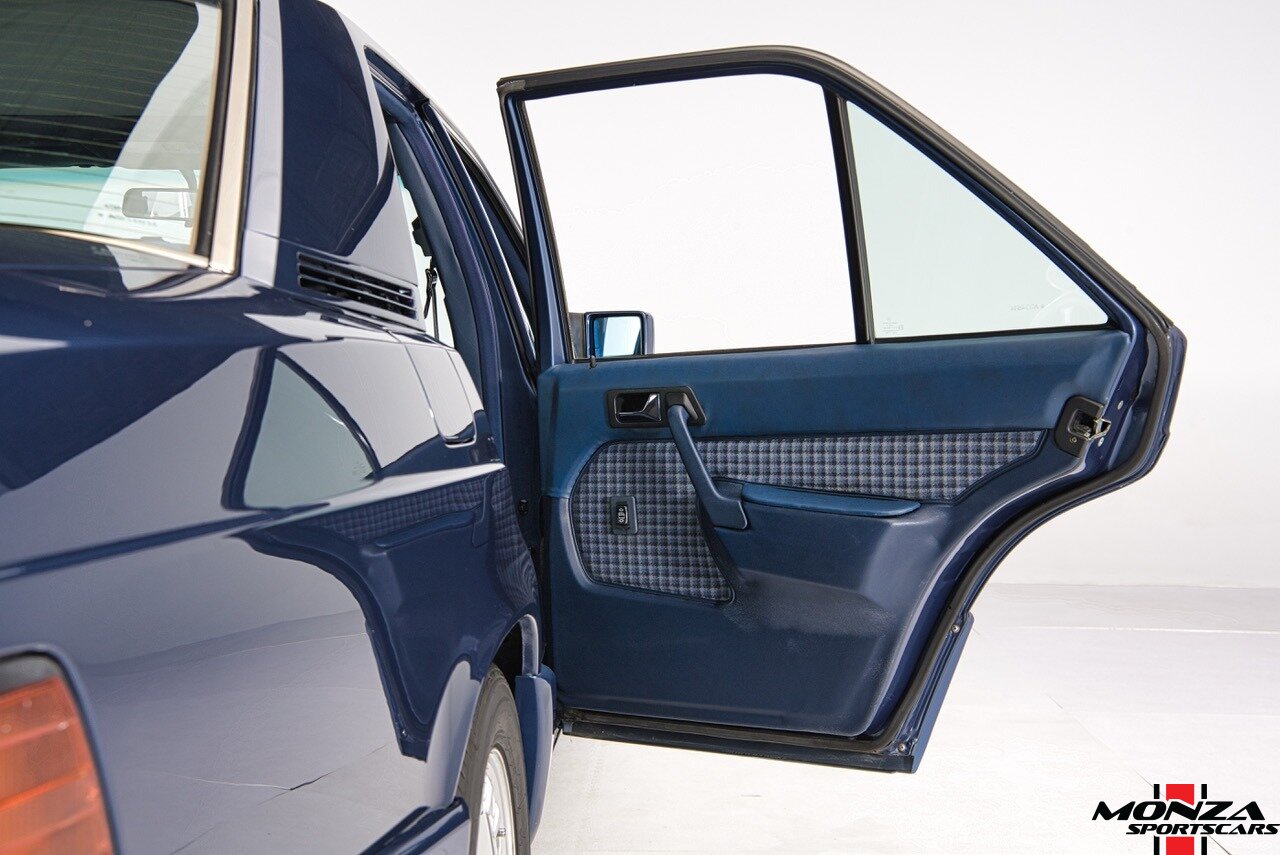 1990 Mercedes-Benz 2.6   - Photo 92 - Houston, TX 77024