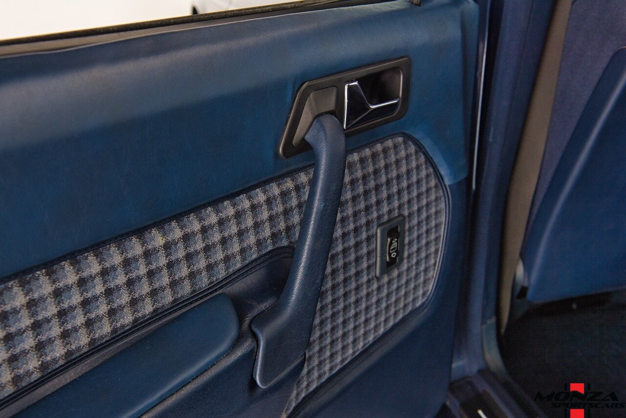 1990 Mercedes-Benz 2.6   - Photo 103 - Houston, TX 77024