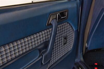 1990 Mercedes-Benz 2.6   - Photo 103 - Houston, TX 77024