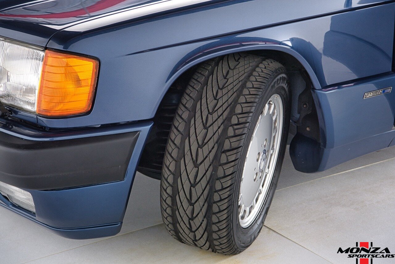 1990 Mercedes-Benz 2.6   - Photo 26 - Houston, TX 77024