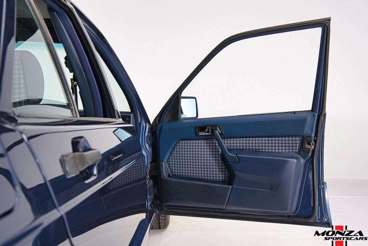 1990 Mercedes-Benz 2.6   - Photo 87 - Houston, TX 77024