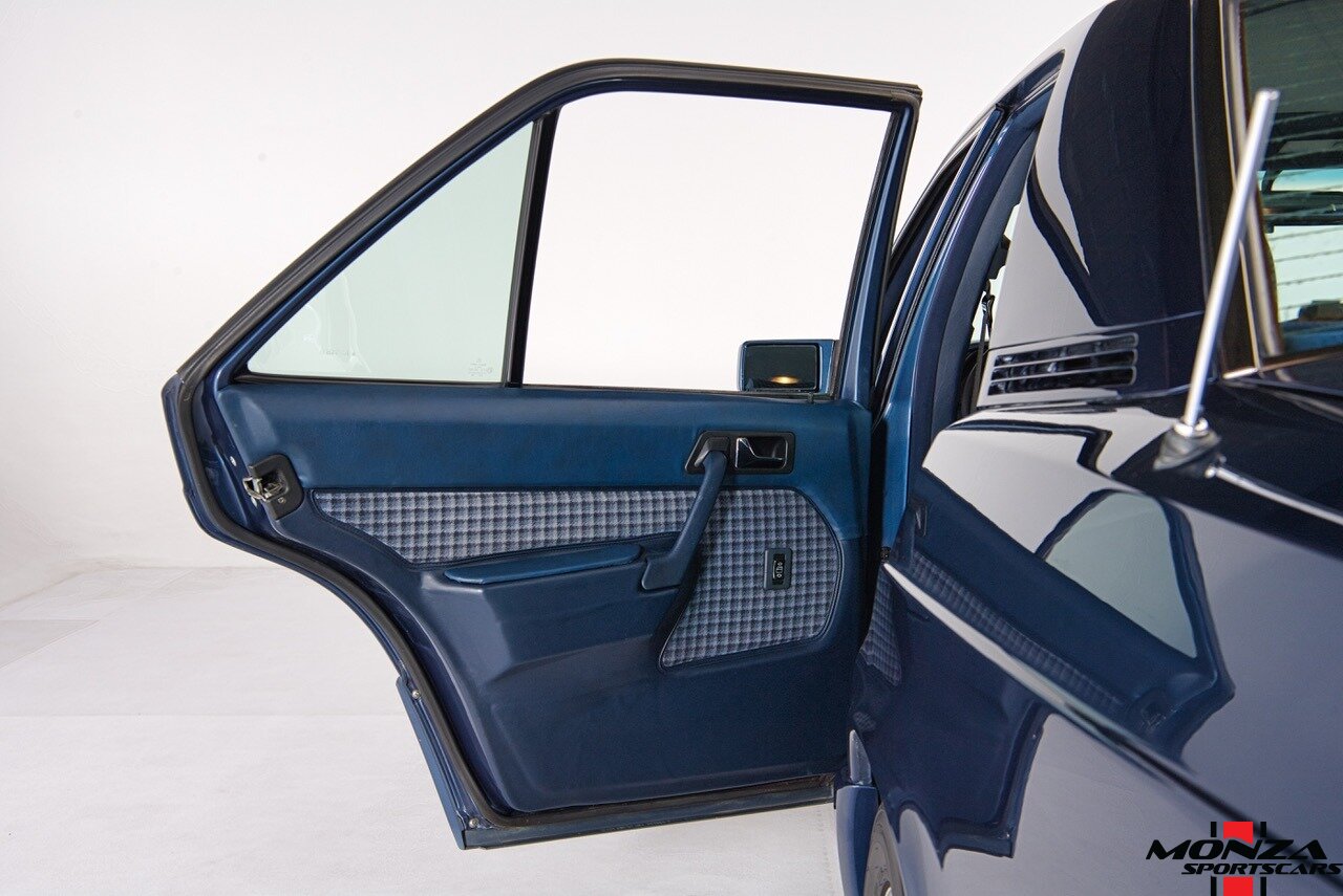 1990 Mercedes-Benz 2.6   - Photo 104 - Houston, TX 77024