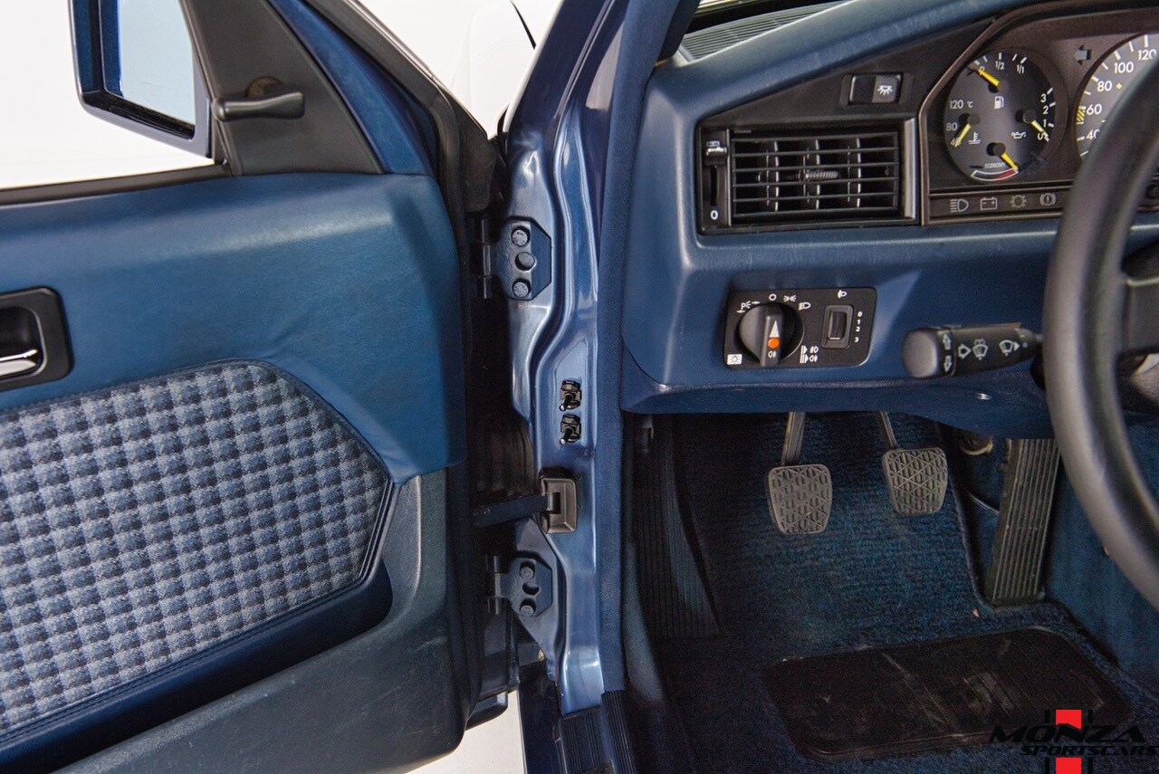 1990 Mercedes-Benz 2.6   - Photo 55 - Houston, TX 77024