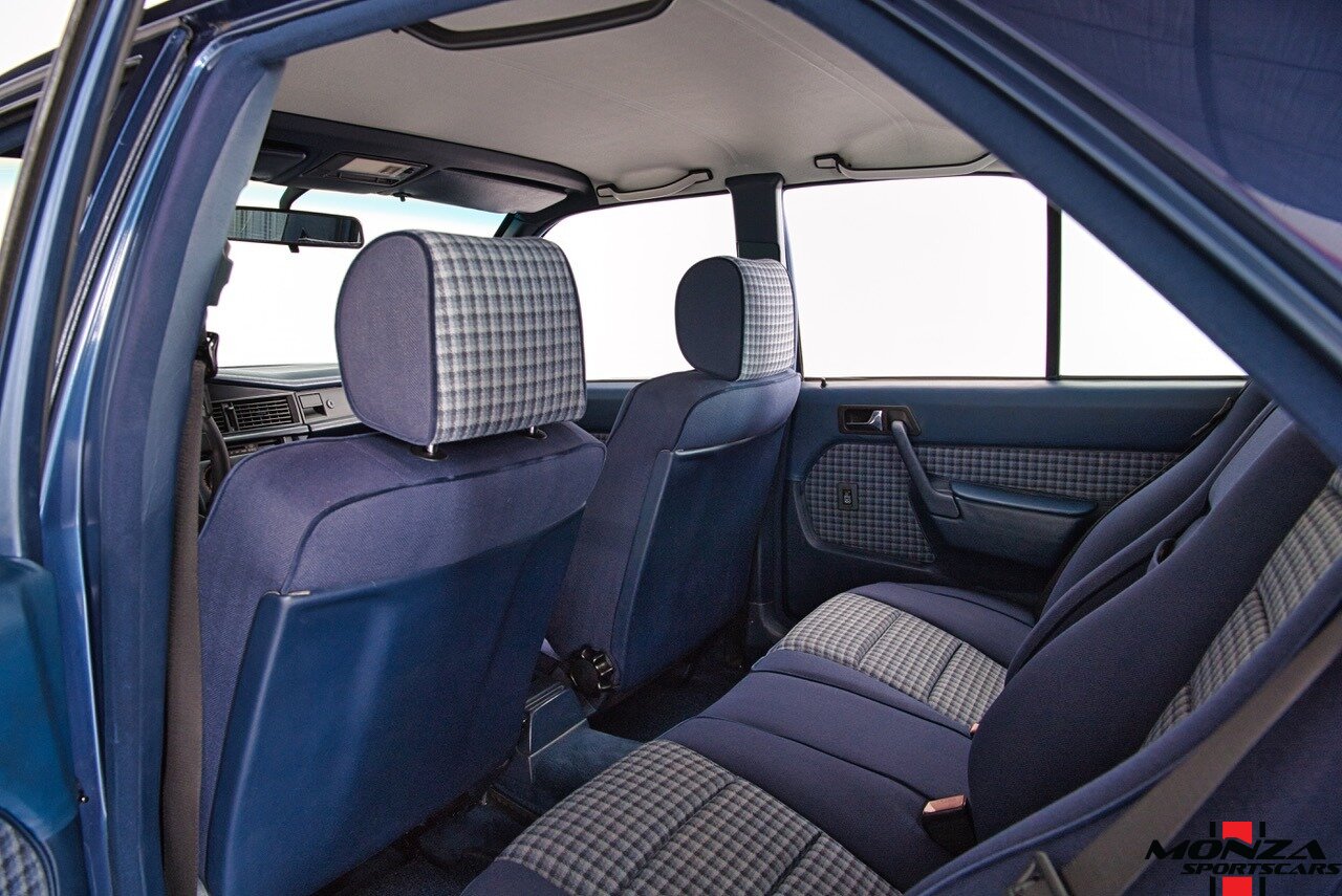 1990 Mercedes-Benz 2.6   - Photo 100 - Houston, TX 77024