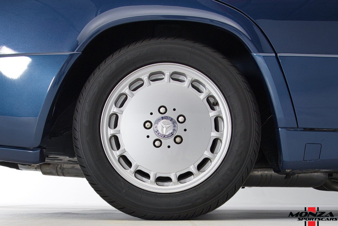 1990 Mercedes-Benz 2.6   - Photo 110 - Houston, TX 77024