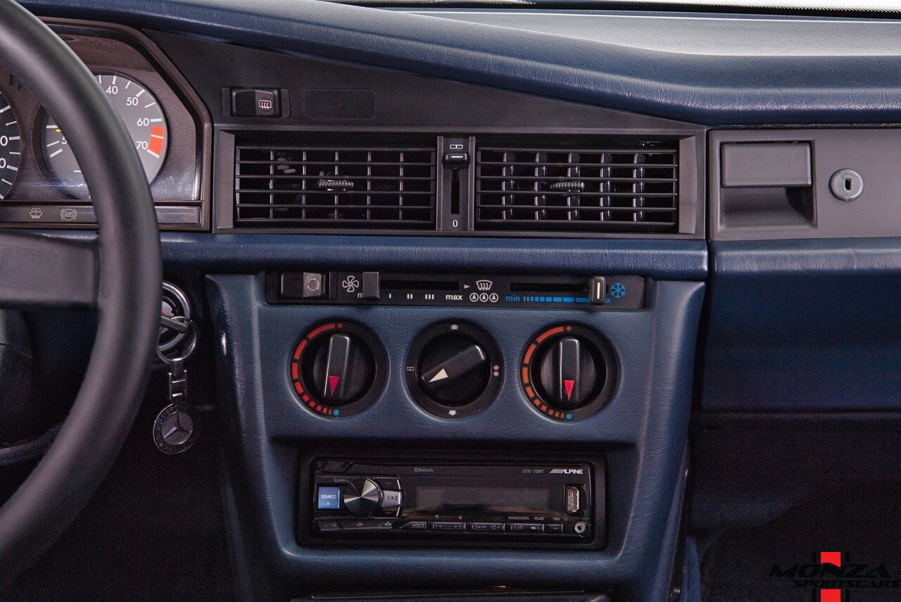 1990 Mercedes-Benz 2.6   - Photo 66 - Houston, TX 77024