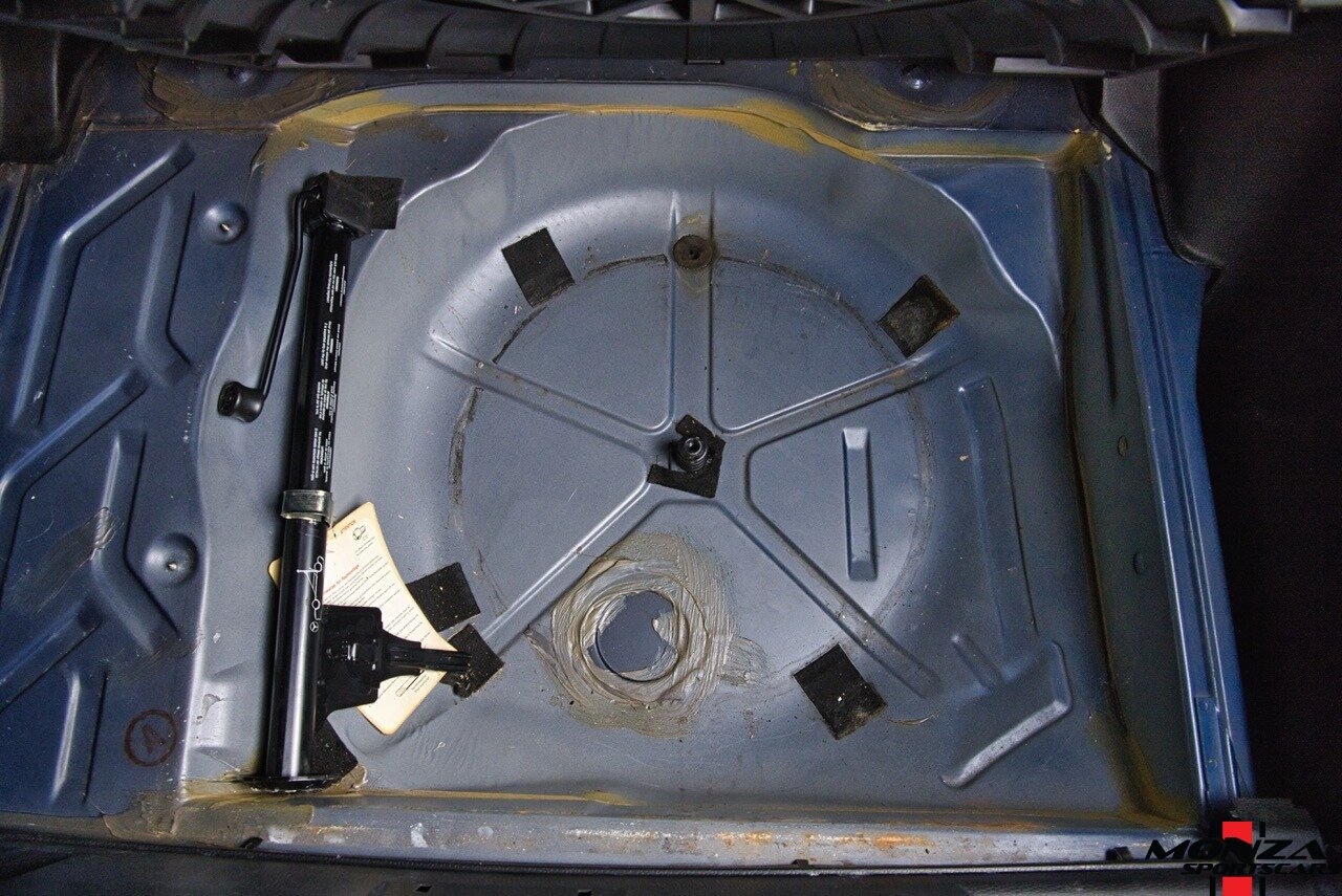 1990 Mercedes-Benz 2.6   - Photo 129 - Houston, TX 77024