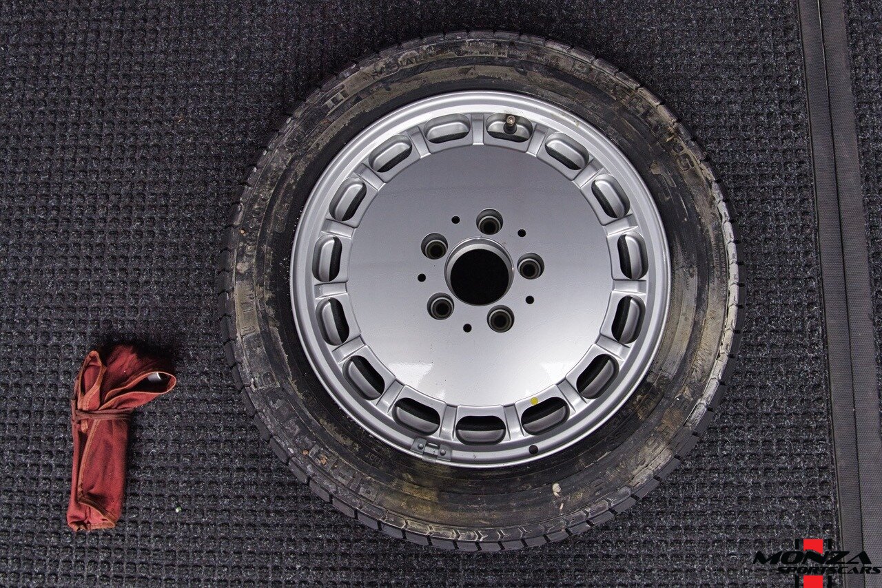 1990 Mercedes-Benz 2.6   - Photo 126 - Houston, TX 77024