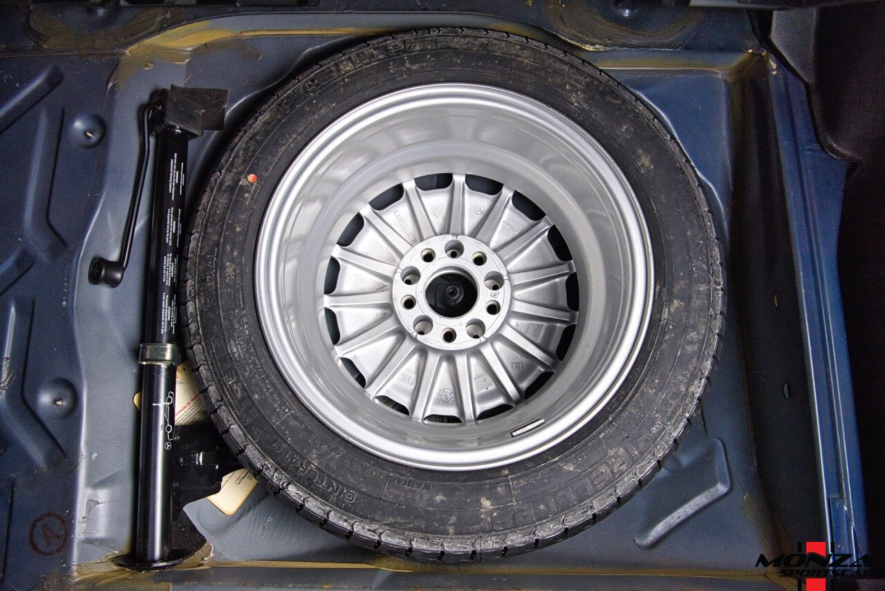 1990 Mercedes-Benz 2.6   - Photo 127 - Houston, TX 77024