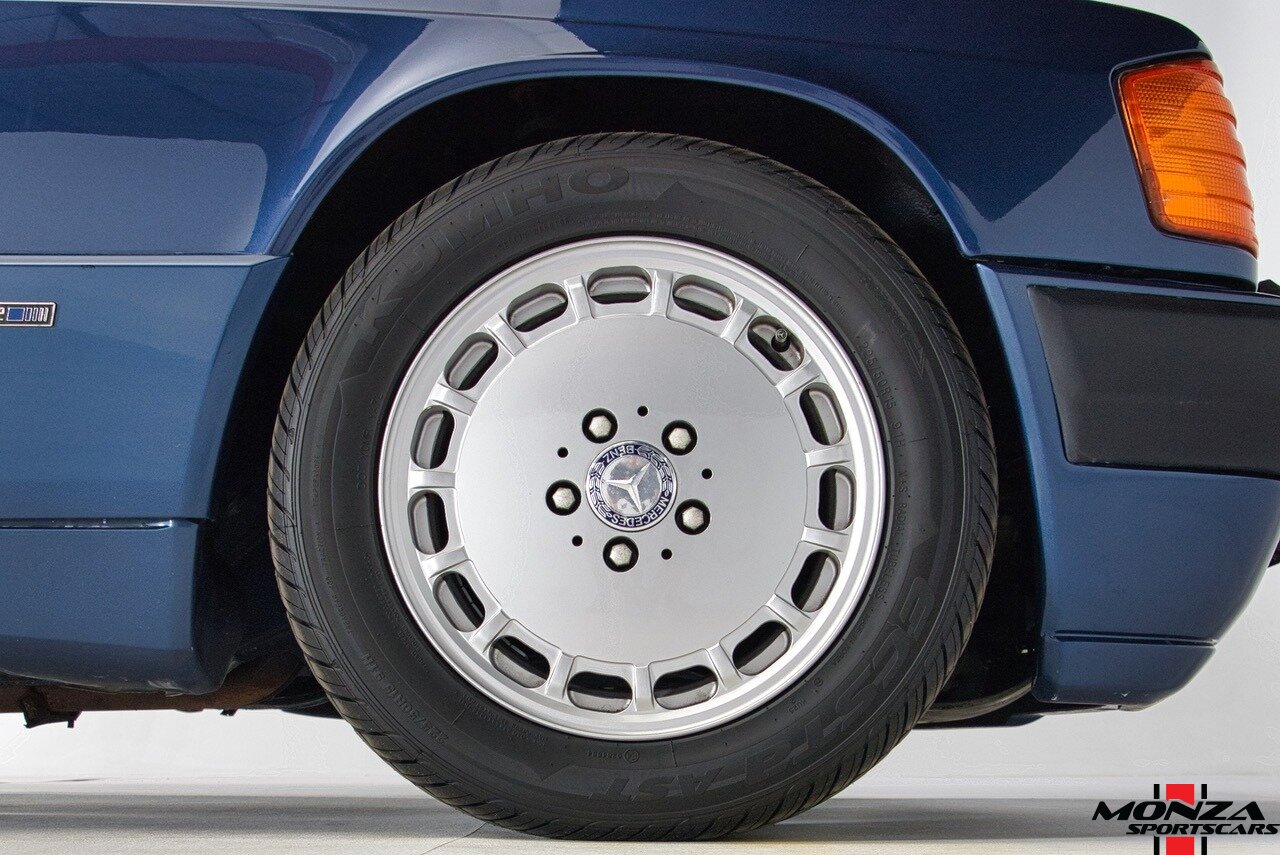 1990 Mercedes-Benz 2.6   - Photo 111 - Houston, TX 77024